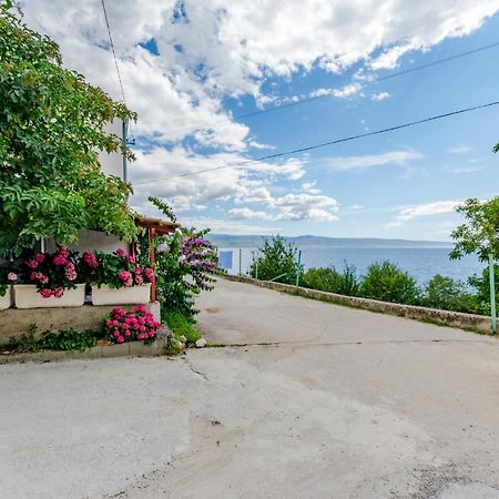 Apartment Nera Omis Exterior photo