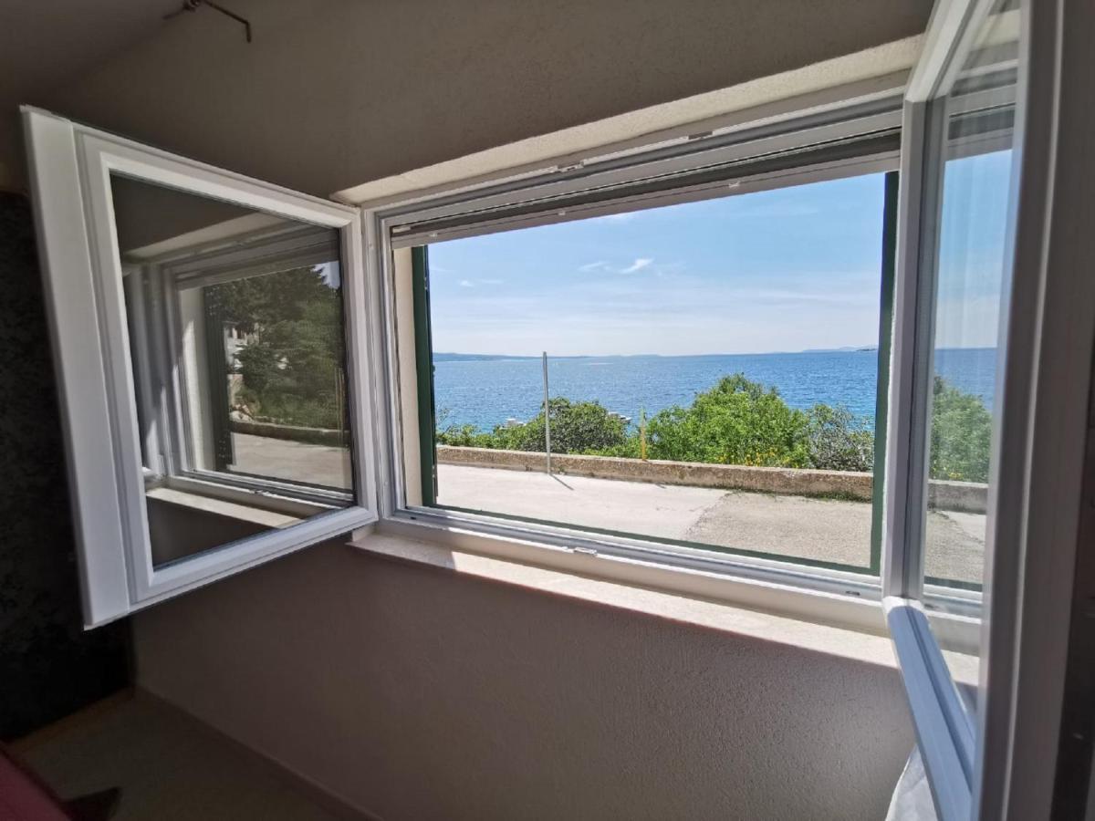 Apartment Nera Omis Exterior photo