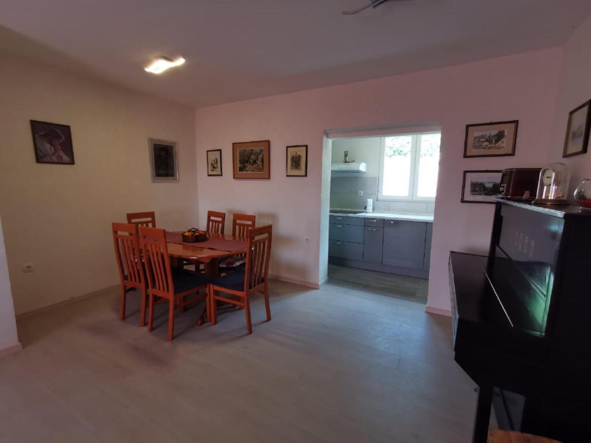 Apartment Nera Omis Exterior photo